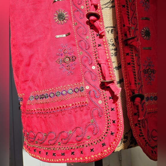 Graff by UM Company Embroidered Red Open Front Casual Vest - Picture 10 of 16